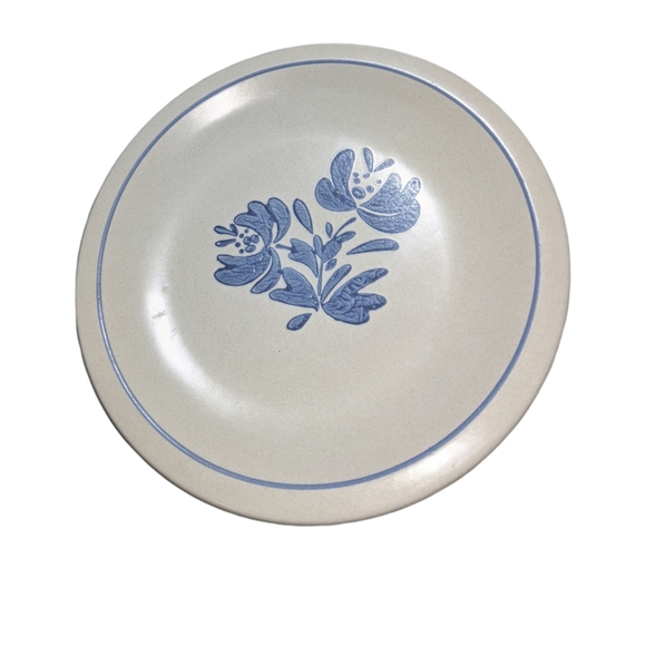 Pfaltzgraff Other - 👣4/$20. Pfaltzgraff Yorktowne ~ Dinner Plate with Country Flower Motif. 1 plate